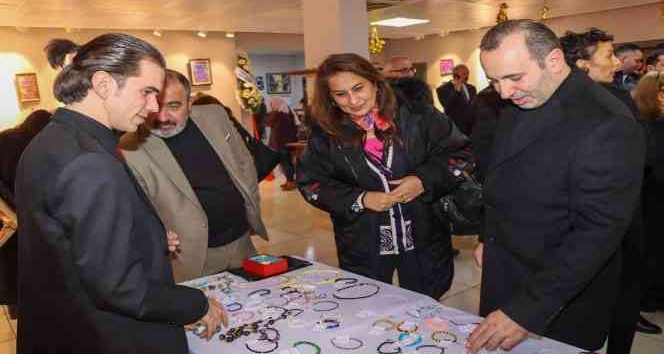 Engelli gençler el emeklerinin gelirini şehit ailelerine bağışladı