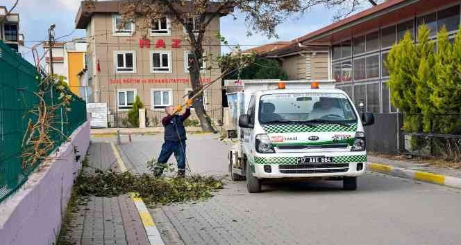 Temiz ve Güzel bir Biga için ekipler aralıksız çalışıyor