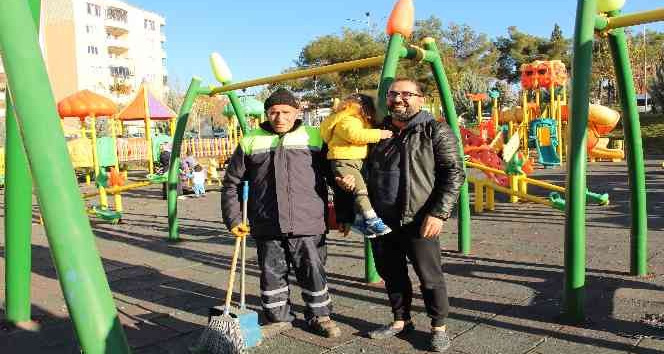 Siirt’te temizlik işçisinin hobisi şaşırttı: Şarkı söylemeden temizlik yapamıyor