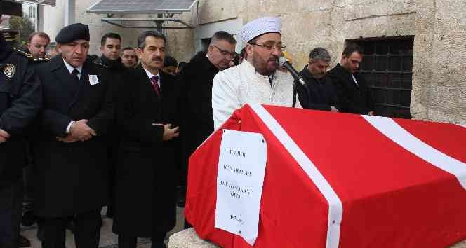 Görevdeyken kalp krizi geçirerek hayatını kaybeden polis son yolculuğuna uğurlandı