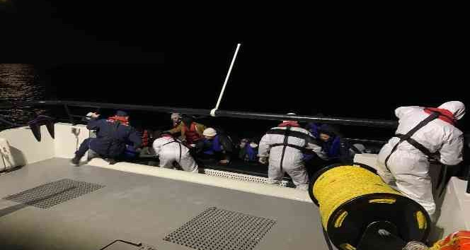 Yunan unsurlarınca ölüme terk edilen 30 kaçak göçmen kurtarıldı