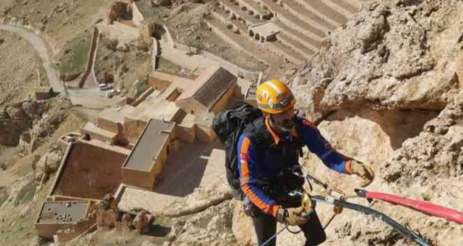 Nusaybin’de dağda mahsur kalan keçiler, AFAD ekiplerince kurtarıldı