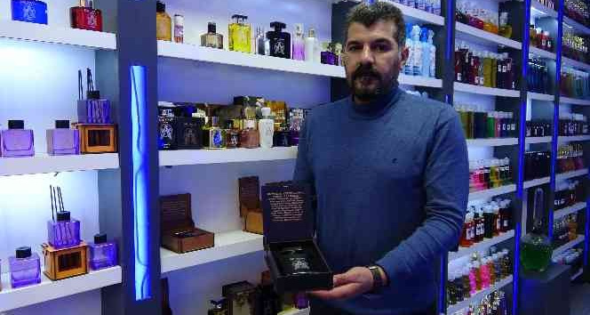 Ahşap parfüm kutularının her birine farklı hikayeler yazıldı