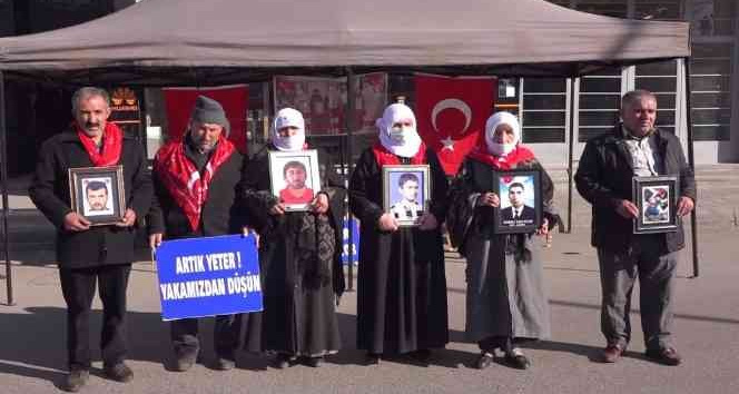 Dağdaki oğluna seslenen anne: "Artık evlat hasretine dayanamıyoruz"
