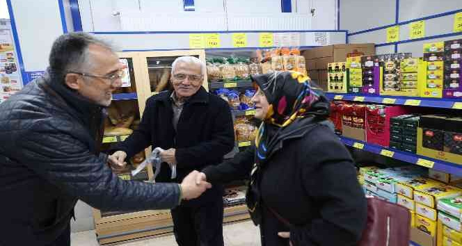 Başkan Savran esnaflarla bir araya gelmeye devam ediyor