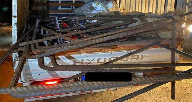 Hızlı tren hattından 3 ton demir çaldığı iddia edilen şüpheliler yakalandı