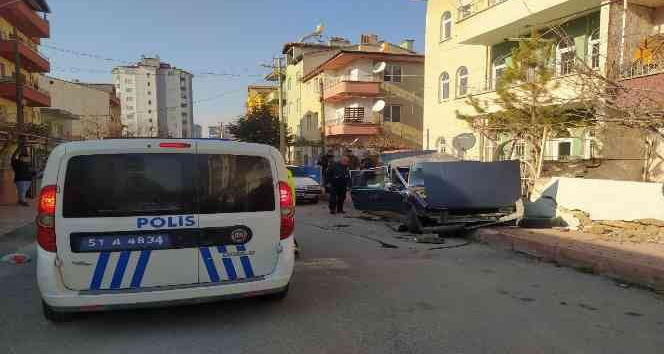 Polisten kaçan çocuklar kaza yaptı: 3 yaralı