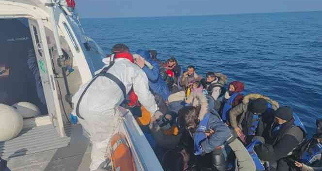 Yunan unsurlarınca ölüme terk edilen 56 kaçak göçmen kurtarıldı