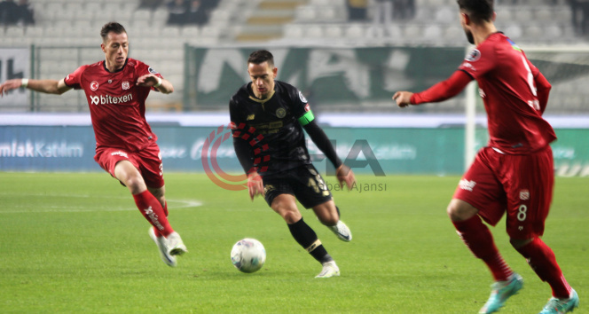4 gollü müthiş maç! Konyaspor kaçtı Sivasspor kovaladı
