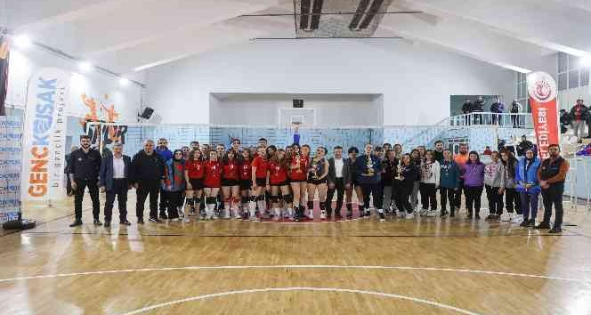 Liseler Arası Kızlar Voleybol Turnuvası tamamlandı