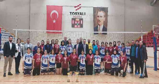 Okul sporları gençler kız voleybol müsabakaları sona erdi