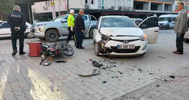 Motosiklet sürücüsünün ağır yaralandığı kaza kamerada