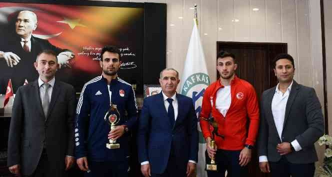 Kafkas Üniversitesi öğrencileri Türkiye Şampiyonu oldu