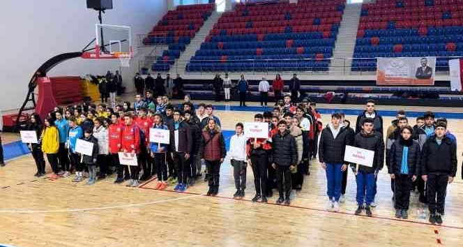 Niğde’de atletizmde 12 ilden 400 sporcu yarışacak