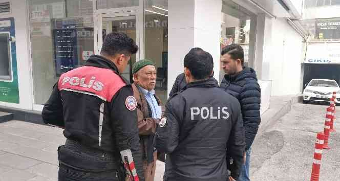 ’Dolandırıcılardan kurtaracağız’ deyip yaşlı adamı dolandırdılar