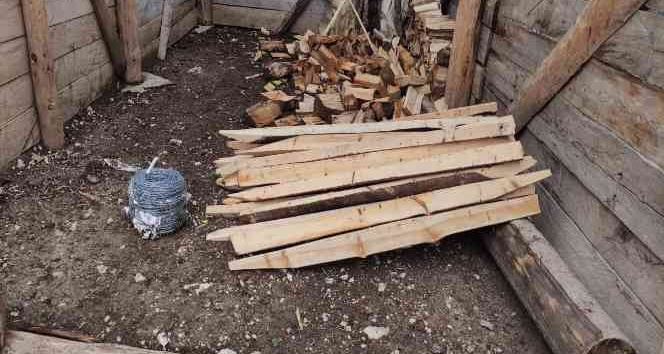 Kereste hırsızları jandarmadan kaçamadı