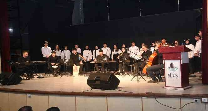Bitlis’te “Şarkılar Bizi Söyler, Biz De Şarkı Söyleriz” konseri
