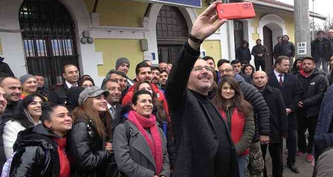 Bakan Kasapoğlu Kırıkkaleli gençlere müjdeyi verdi: "Spor salonunun inşasına başladık"