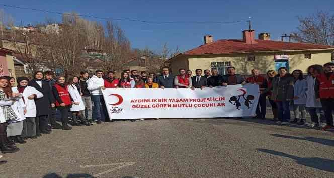 Muş’ta ilkokul öğrencilerine göz taraması