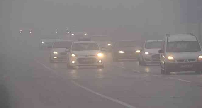 43 ilin geçiş güzergahında yoğun sis: Görüş mesafesi 15 metreye kadar düştü