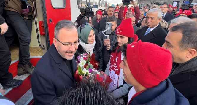 Bakan Kasapoğlu, şehitler diyarına Sarıkamış Ekspresi ile geldi