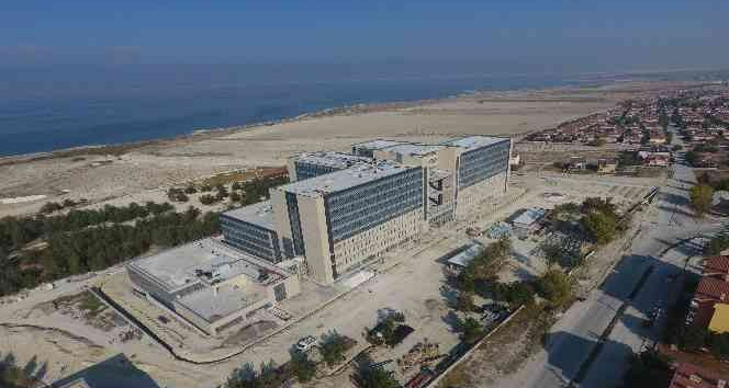 Türkiye’nin ilk göl manzaralı devlet hastanesi yüzde 90 oranında tamamlandı