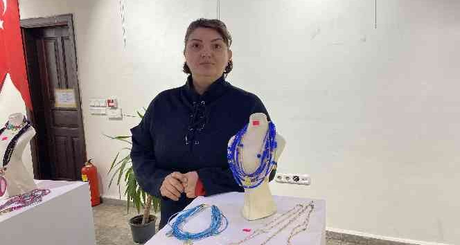 Ev hanımı yaptığı ürünleri sergiye dönüştürdü
