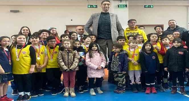 Peribacalarına gelen ’dünyanın en uzun insanı’ Sultan Kösen: "Burada benden daha uzunu var"