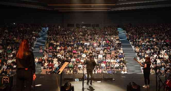 Emre Aydın Başakşehir’de sevenleriyle buluştu