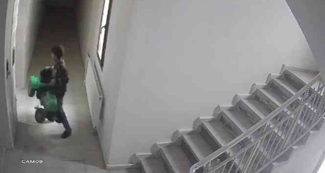 Hırsızlar daire kapasının önündeki akülü arabayı çaldı