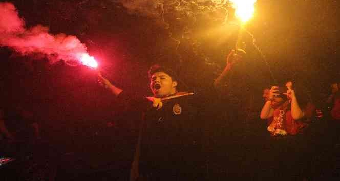 Erzincan’da buz gibi havada Galatasaraylı taraftarların galibiyet coşkusu