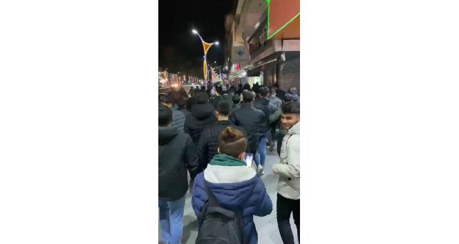 Galatasaraylı taraftarlar galibiyet sonrası meydanlara indi