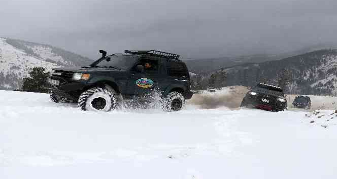 Zorlu yolları bu kez yaban hayvanları için aştılar