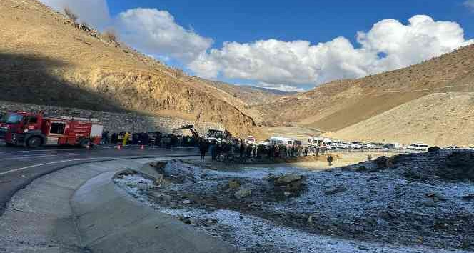 Siirt’te minibüs devrildi: 6’sı ağır 12 yaralı