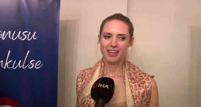 Ünlü oyuncu Wilma Elles’ten yeni dizi müjdesi