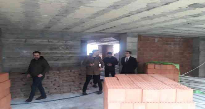 Kaymakam Yılmaz, gençlik ve spor merkezi inşaatını inceledi