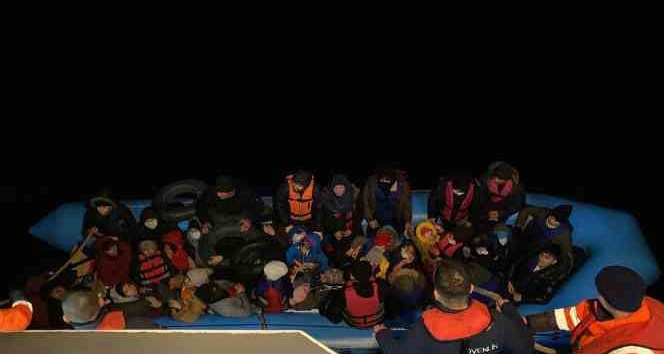 Ezine açıklarında 37 kaçak göçmen yakalandı