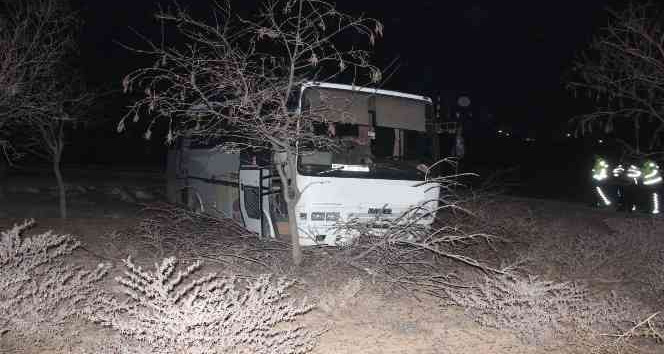 Karaman’da freni patlayan işçi midibüsü şarampole sürüklendi: 7 yaralı