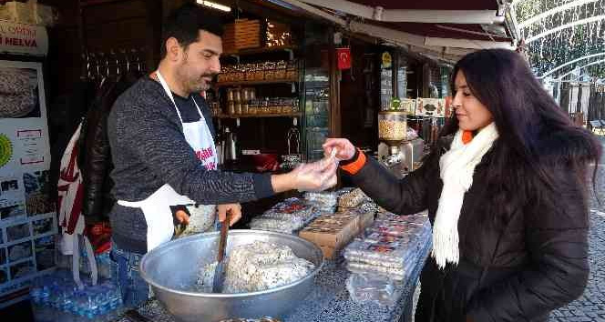 Bu helva 3 günde yapılıyor, kışın vücudu sıcak tutuyor