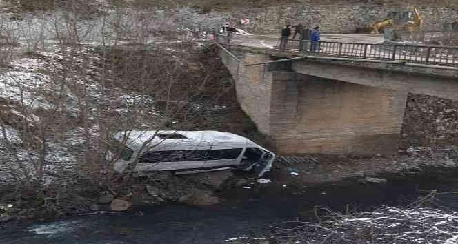 Ordu’da öğrenci servisi köprüden uçtu: 4 öğrenci yaralı