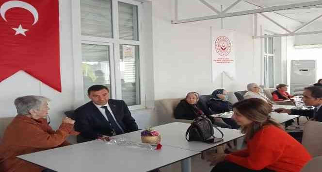 Altınovalı öğrenciler huzurevi sakinlerini unutmadı