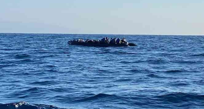 Yunan unsurlarınca ölüme terk edilen 35 kaçak göçmen kurtarıldı