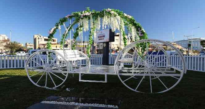 Yüreğir’de düğün fotoğrafları için plato kuruldu