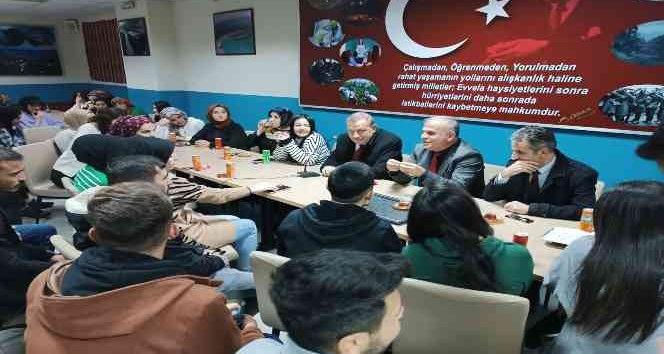 BEÜ Rektörü Prof. Dr. Elmastaş Adilcevaz KYK’da kalan öğrenciler ile bir araya geldi