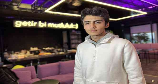 Piyano çalan kuryenin hayali piyanist olmak