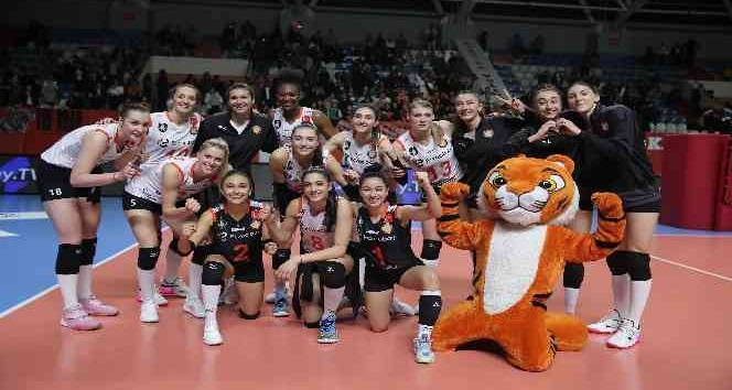 2023 CEV Şampiyonlar Ligi: Eczacıbaşı Dynavit: 3  - Grupa Azoty Chemik Police: 1