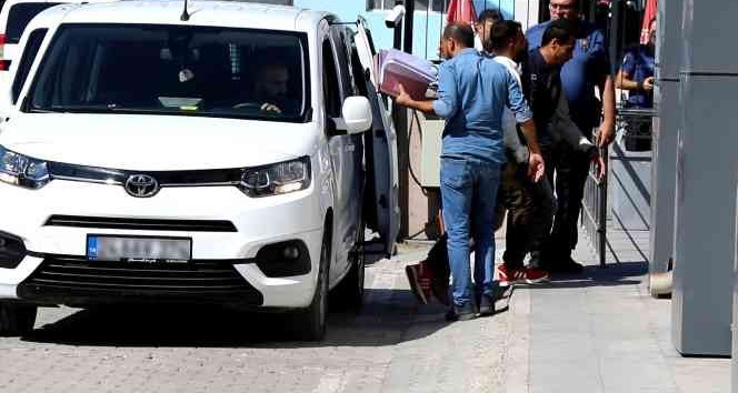 Eşini 22 bıçak darbesiyle öldüren sanık, susma hakkını kullandı