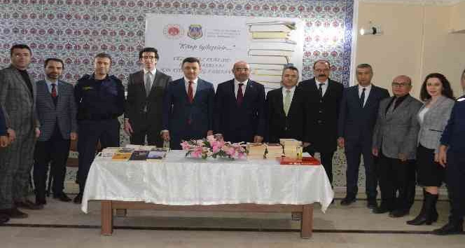 Tavşanlı Adliyesi’nde kitap bağış stantı