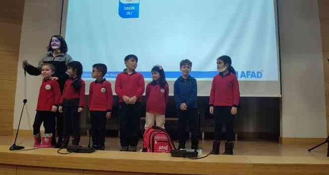 AFAD deprem eğitimlerine devam ediyor