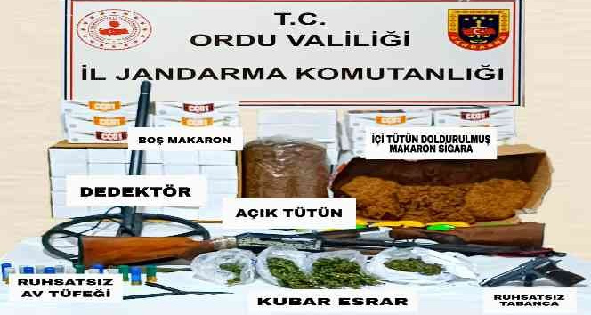 Jandarmadan uyuşturucu operasyonu: 3 gözaltı